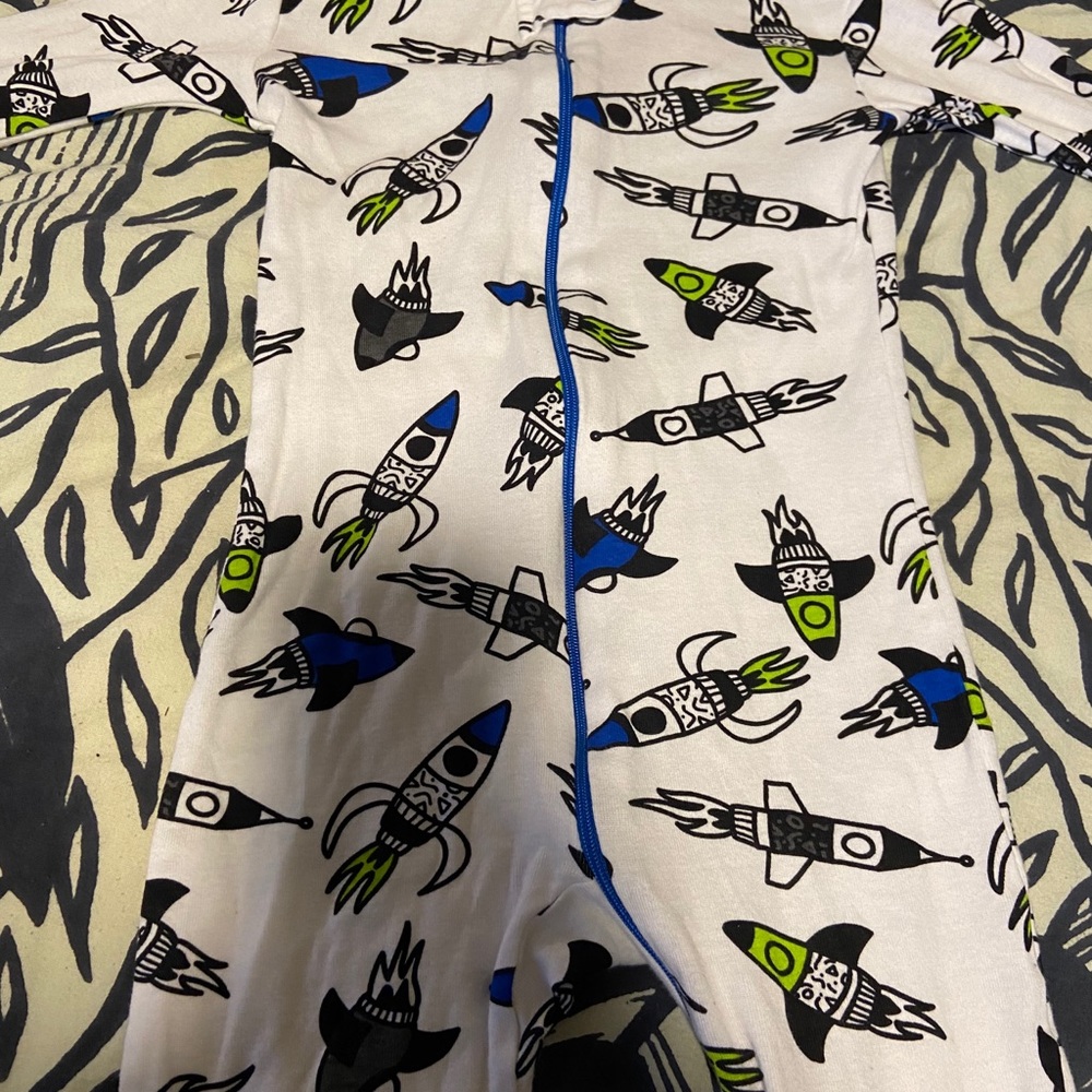 Spaceship footies 3t EUC